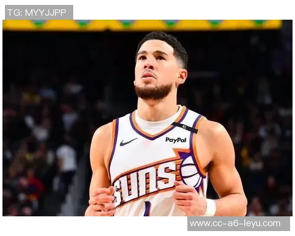 布克第三节狂砍16分全场31分4板3助伤退末节遗憾未能继续拼搏