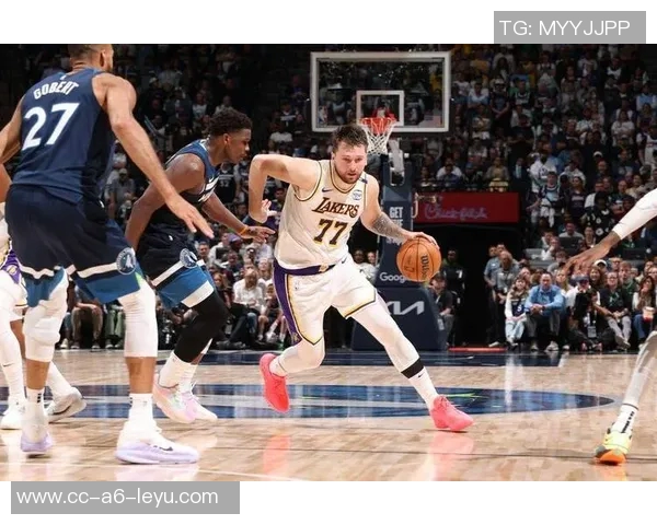 爱德华兹本赛季第14次得分35仅次于东契奇展现超强得分能力